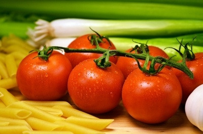 Tomatea, fruta ala barazki?